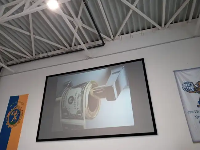 A fő probléma a fedezet nélküli USD